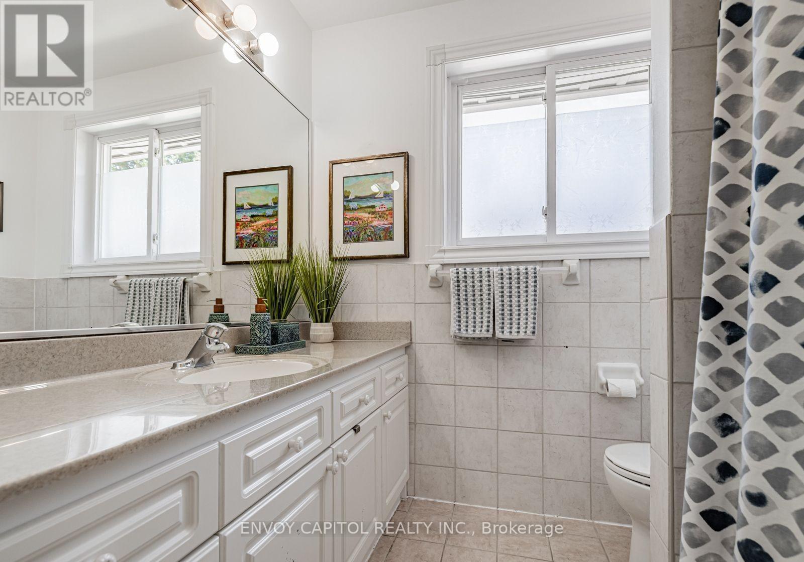 Main - 6 Arrowstook Road, Toronto, ON - Indoor Photo Showing Bathroom