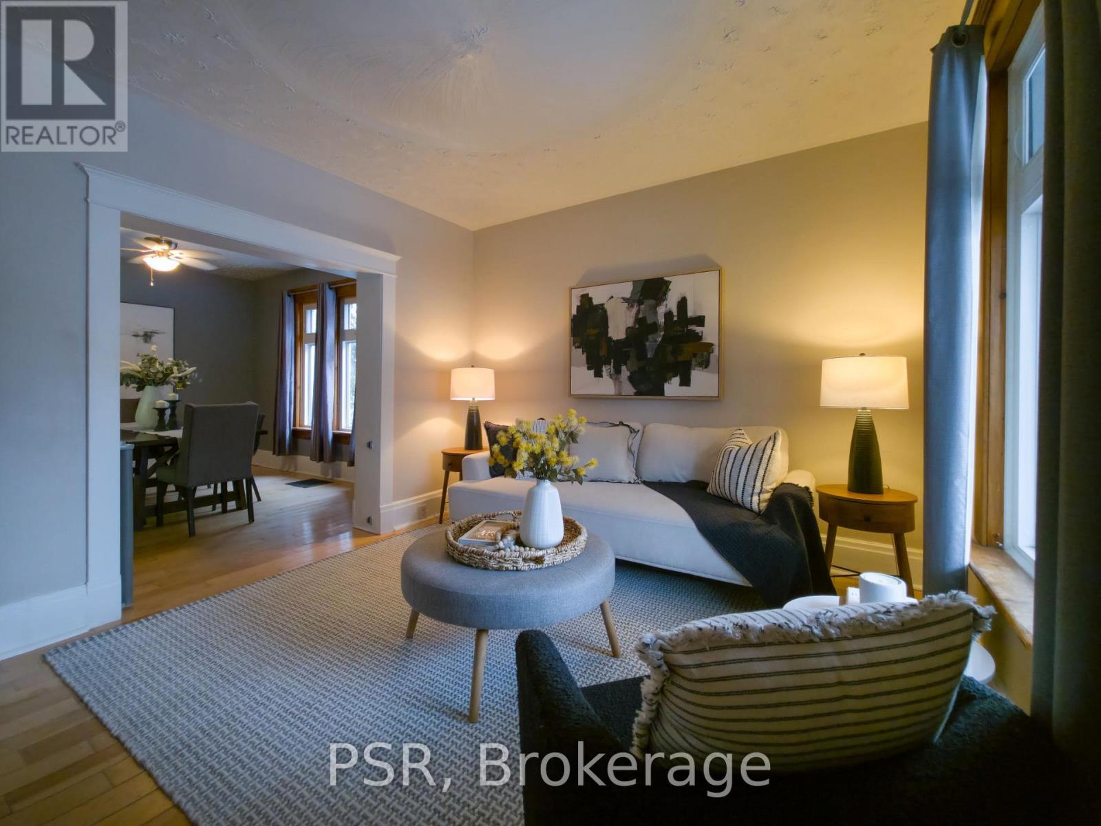 58 Pandora Avenue N, Kitchener, ON - Indoor Photo Showing Living Room