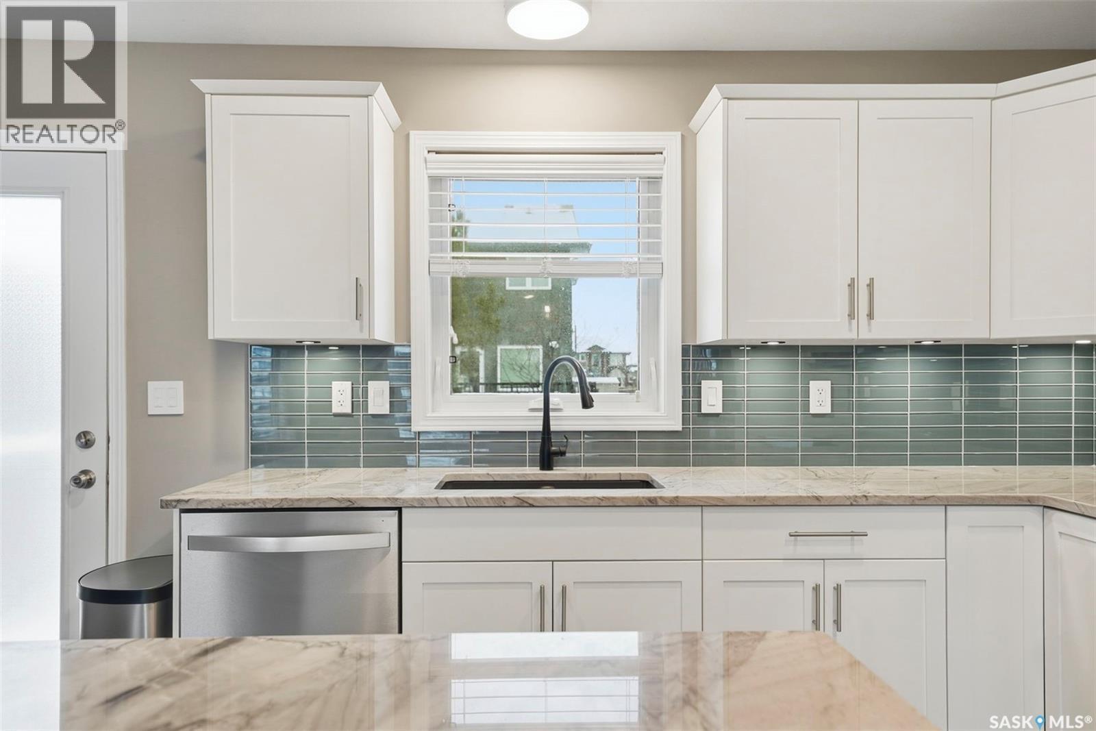 723 Sutter Crescent, Saskatoon, SK - Indoor Photo Showing Kitchen With Upgraded Kitchen