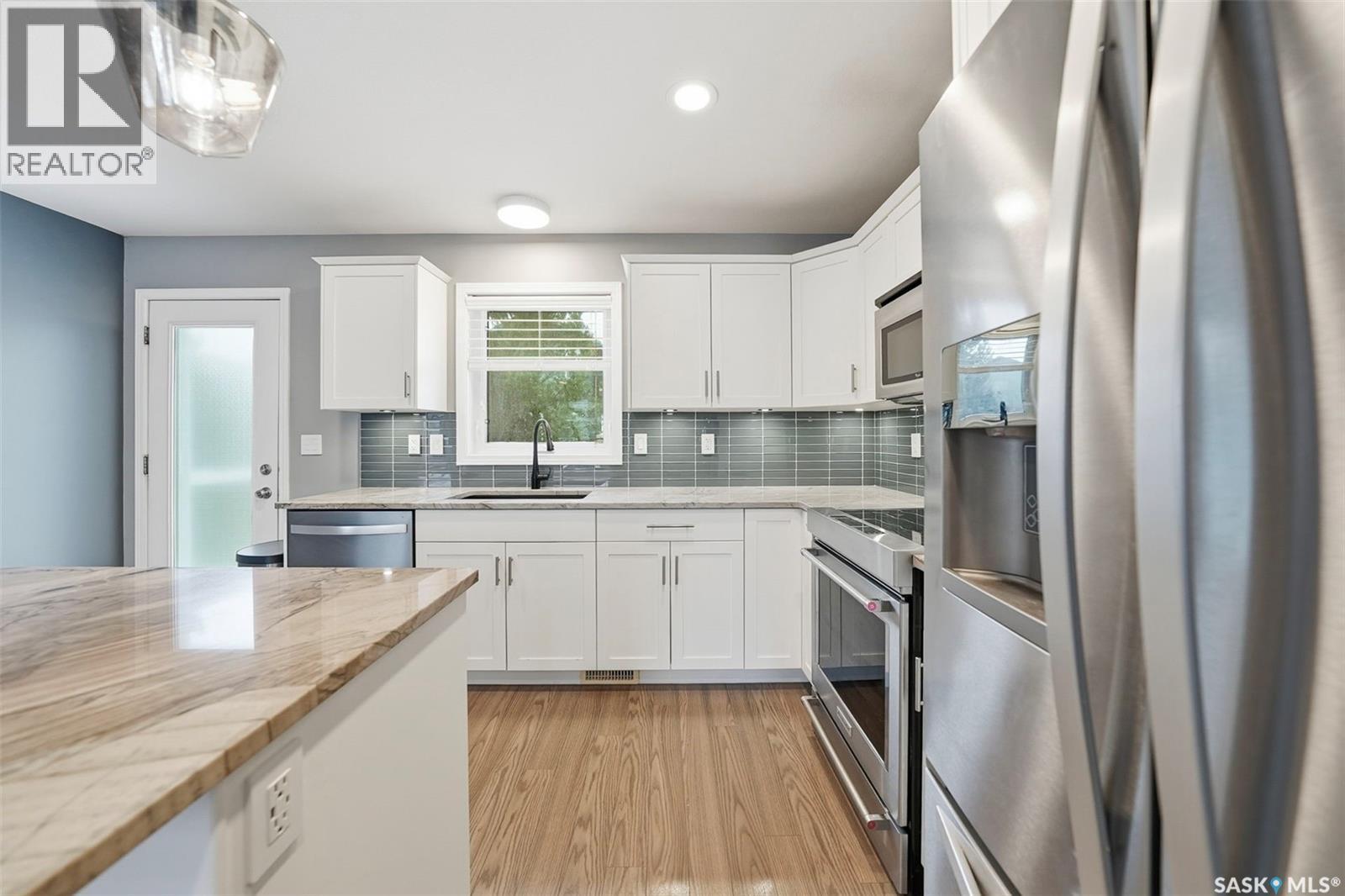 723 Sutter Crescent, Saskatoon, SK - Indoor Photo Showing Kitchen With Upgraded Kitchen