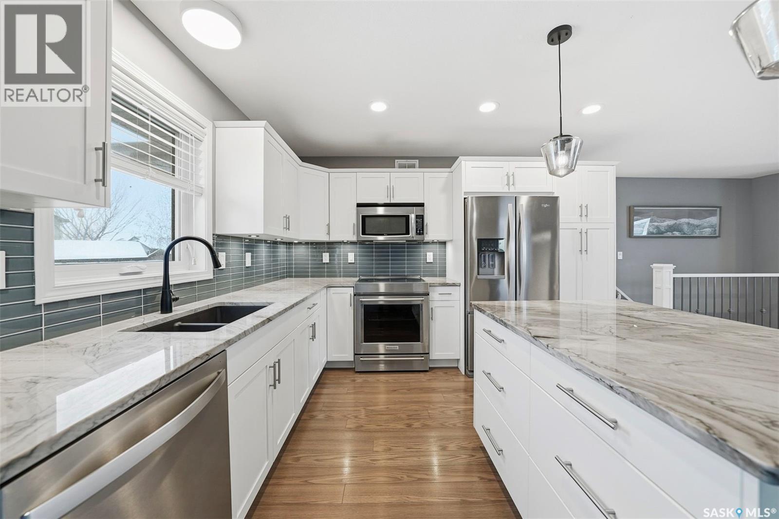 723 Sutter Crescent, Saskatoon, SK - Indoor Photo Showing Kitchen With Double Sink With Upgraded Kitchen