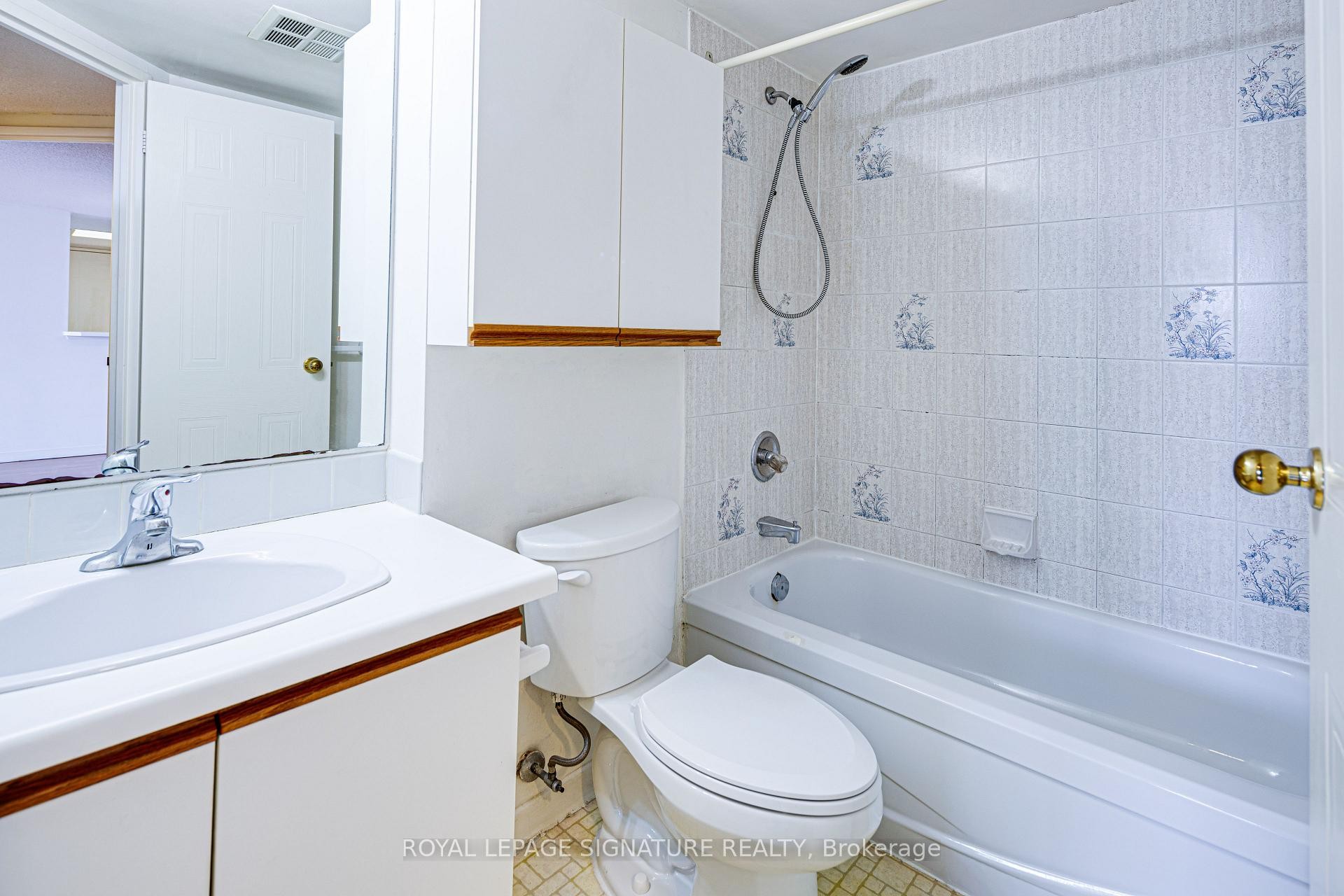 405-150 Alton Towers Circle, Toronto, ON - Indoor Photo Showing Bathroom