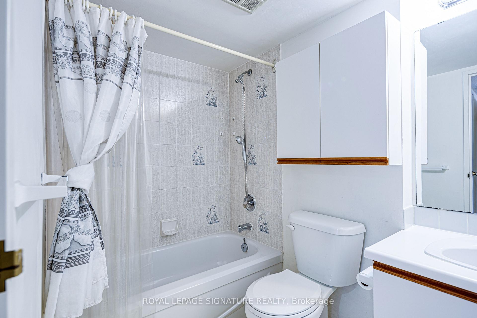 405-150 Alton Towers Circle, Toronto, ON - Indoor Photo Showing Bathroom