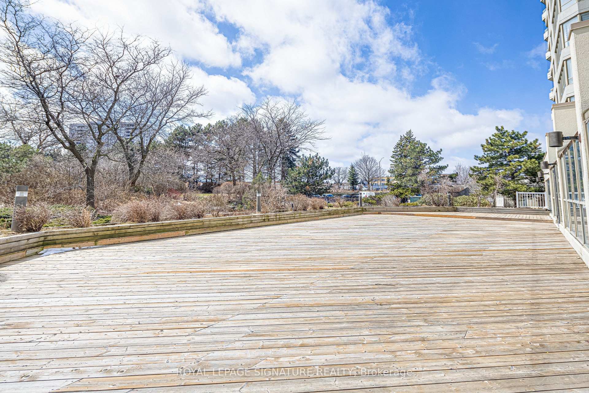 405-150 Alton Towers Circle, Toronto, ON - Outdoor