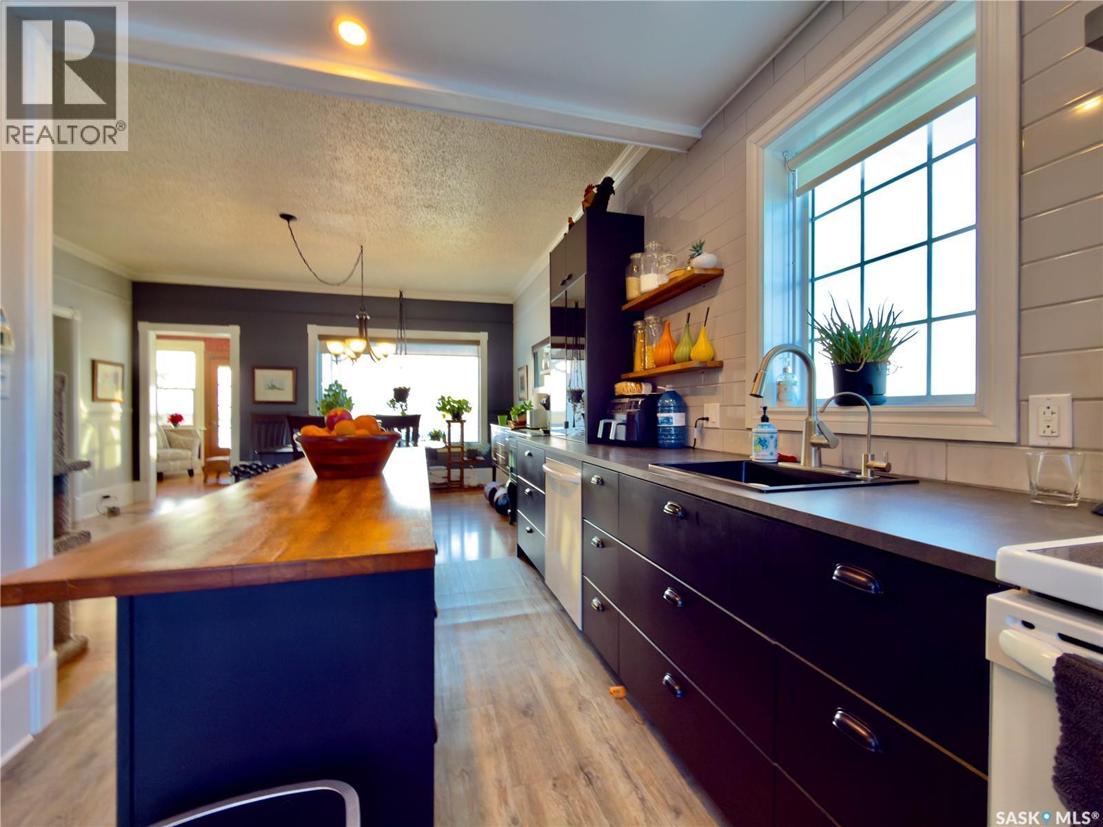 Rm Of Sutton Acreage, Sutton Rm No. 103, SK - Indoor Photo Showing Kitchen With Double Sink
