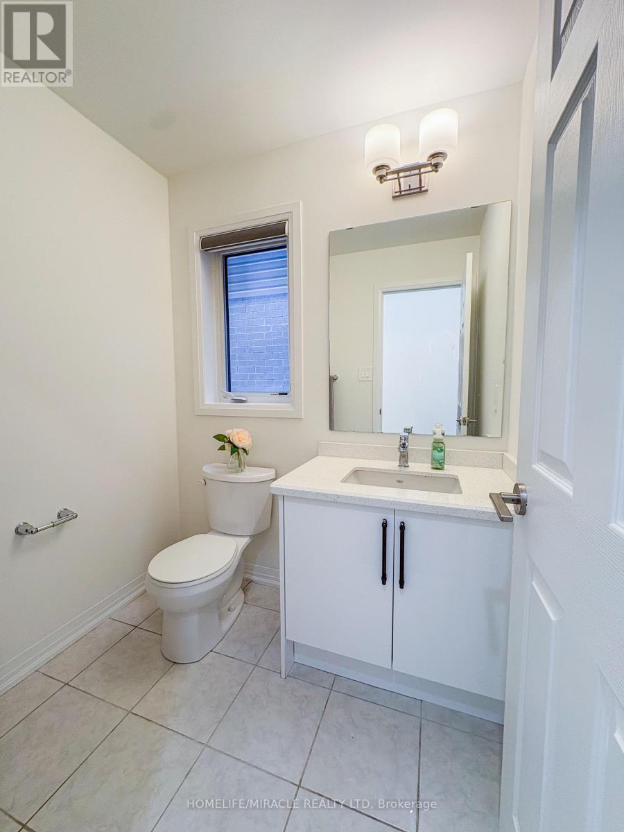 18 Brewis Street, Brant, ON - Indoor Photo Showing Bathroom