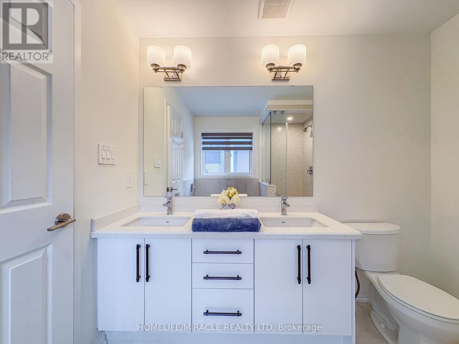 18 Brewis Street, Brant, ON - Indoor Photo Showing Bathroom