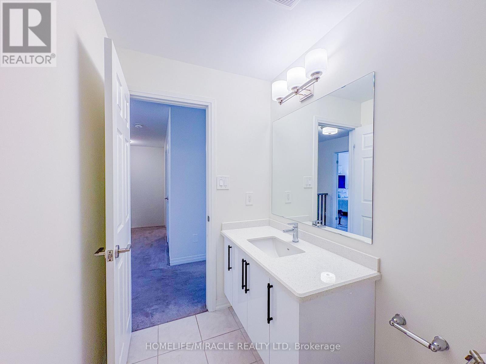 18 Brewis Street, Brant, ON - Indoor Photo Showing Bathroom