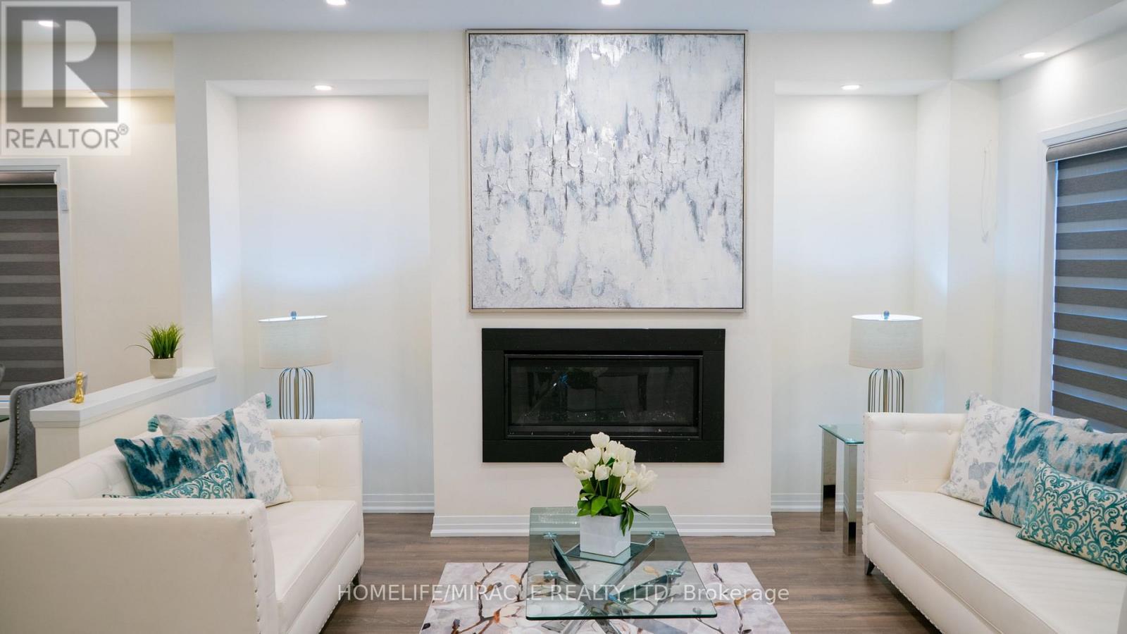 18 Brewis Street, Brant, ON - Indoor Photo Showing Living Room With Fireplace