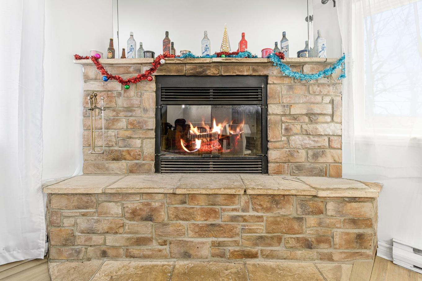 Other - 1726 Ch. De La Baie-Du-Lac, Saint-Sauveur, QC - Indoor With Fireplace