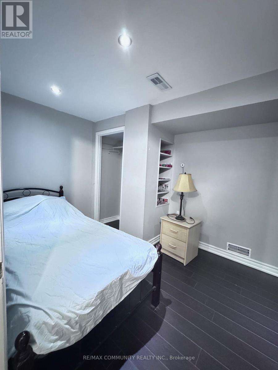 Bsmt - 10 Oakridge Drive, Toronto, ON - Indoor Photo Showing Bedroom