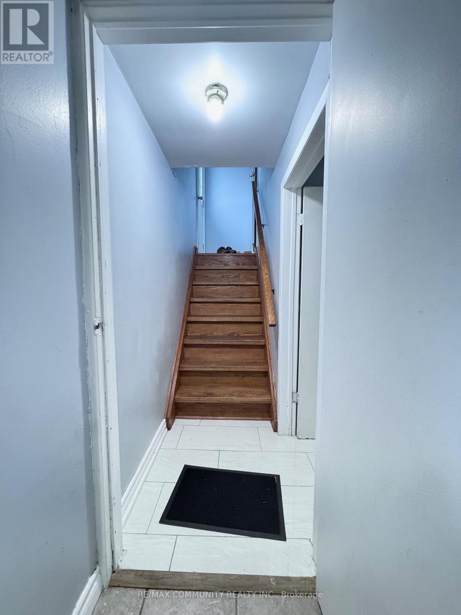 Bsmt - 10 Oakridge Drive, Toronto, ON - Indoor Photo Showing Other Room