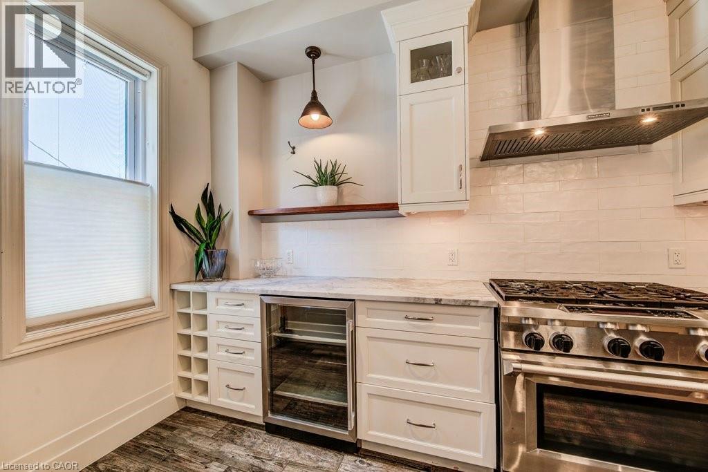 350 Queen Street S, Kitchener, ON - Indoor Photo Showing Kitchen