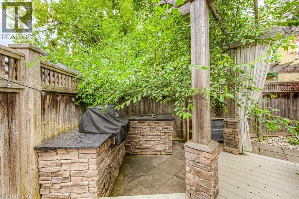 350 Queen Street S, Kitchener, ON - Outdoor