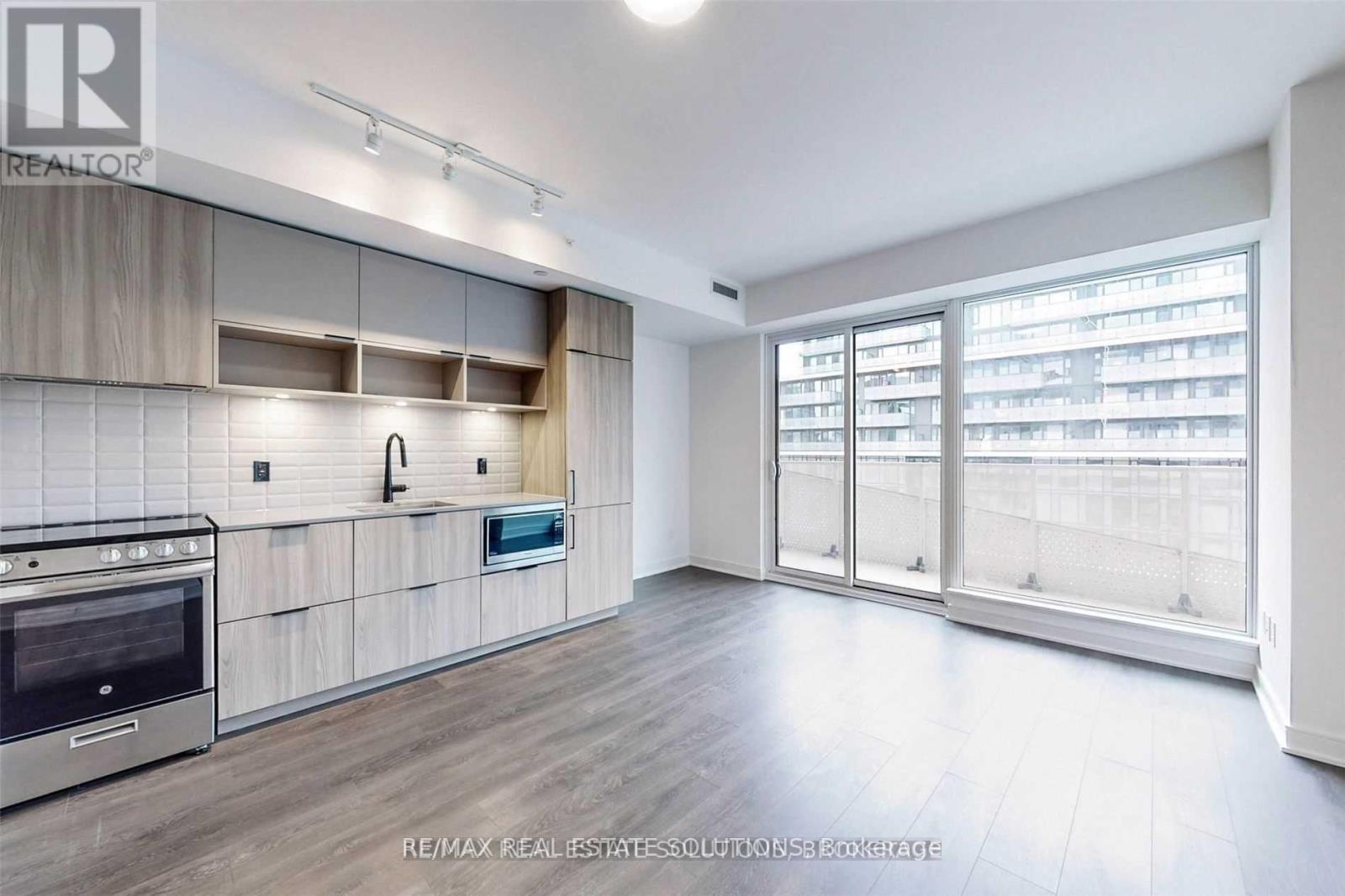 608 - 60 Tannery Road, Toronto, ON - Indoor Photo Showing Kitchen