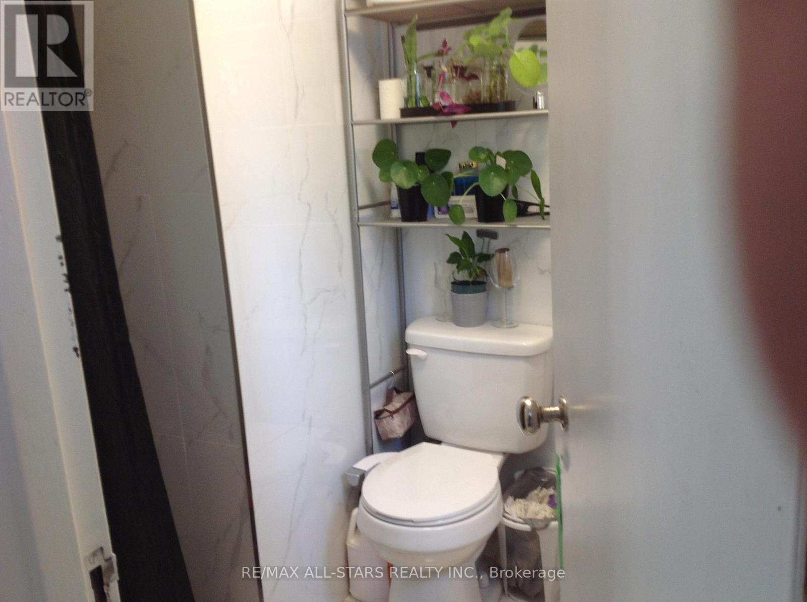 1 St James Place, Hamilton, ON - Indoor Photo Showing Bathroom
