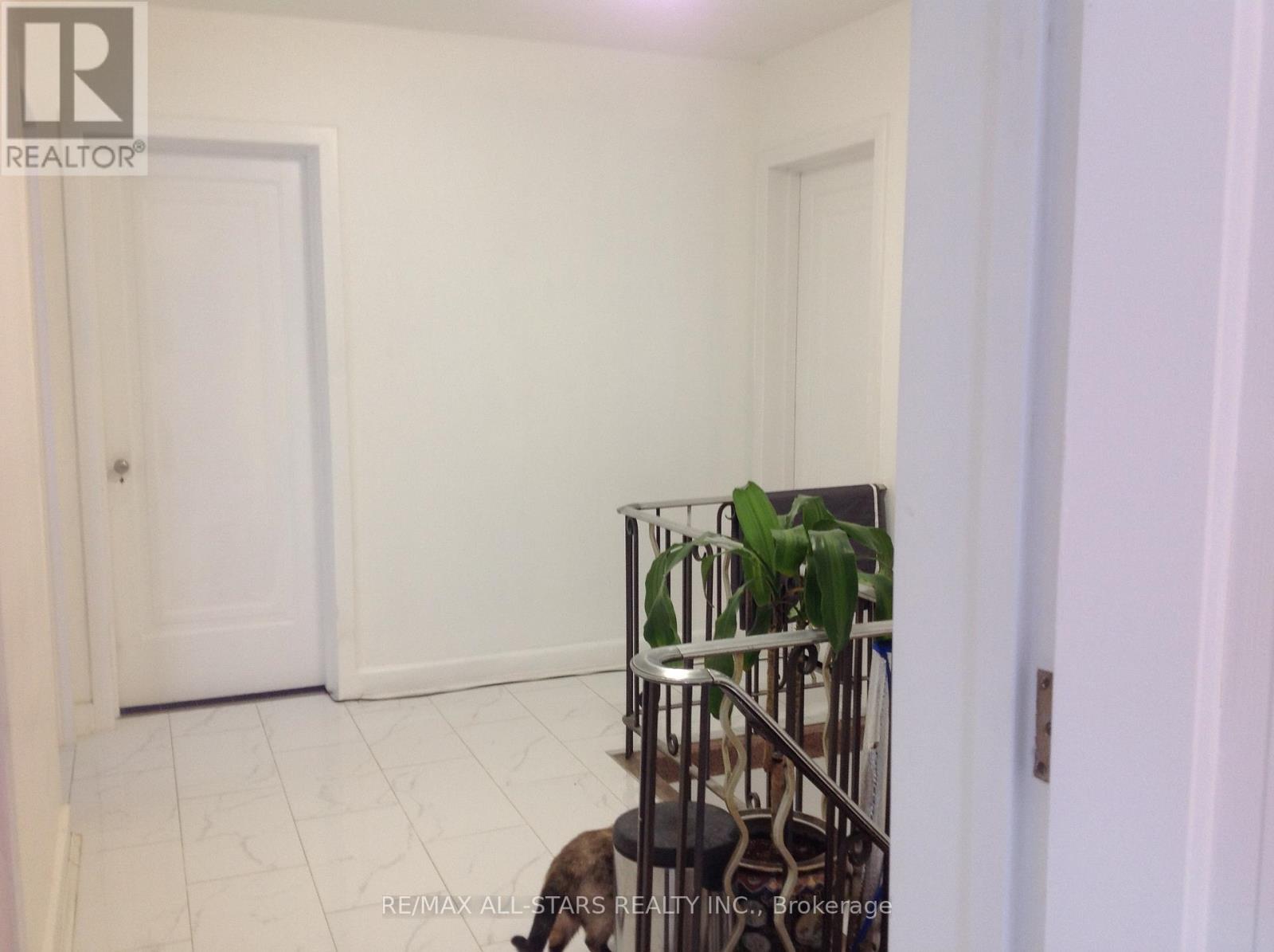 1 St James Place, Hamilton, ON - Indoor Photo Showing Other Room