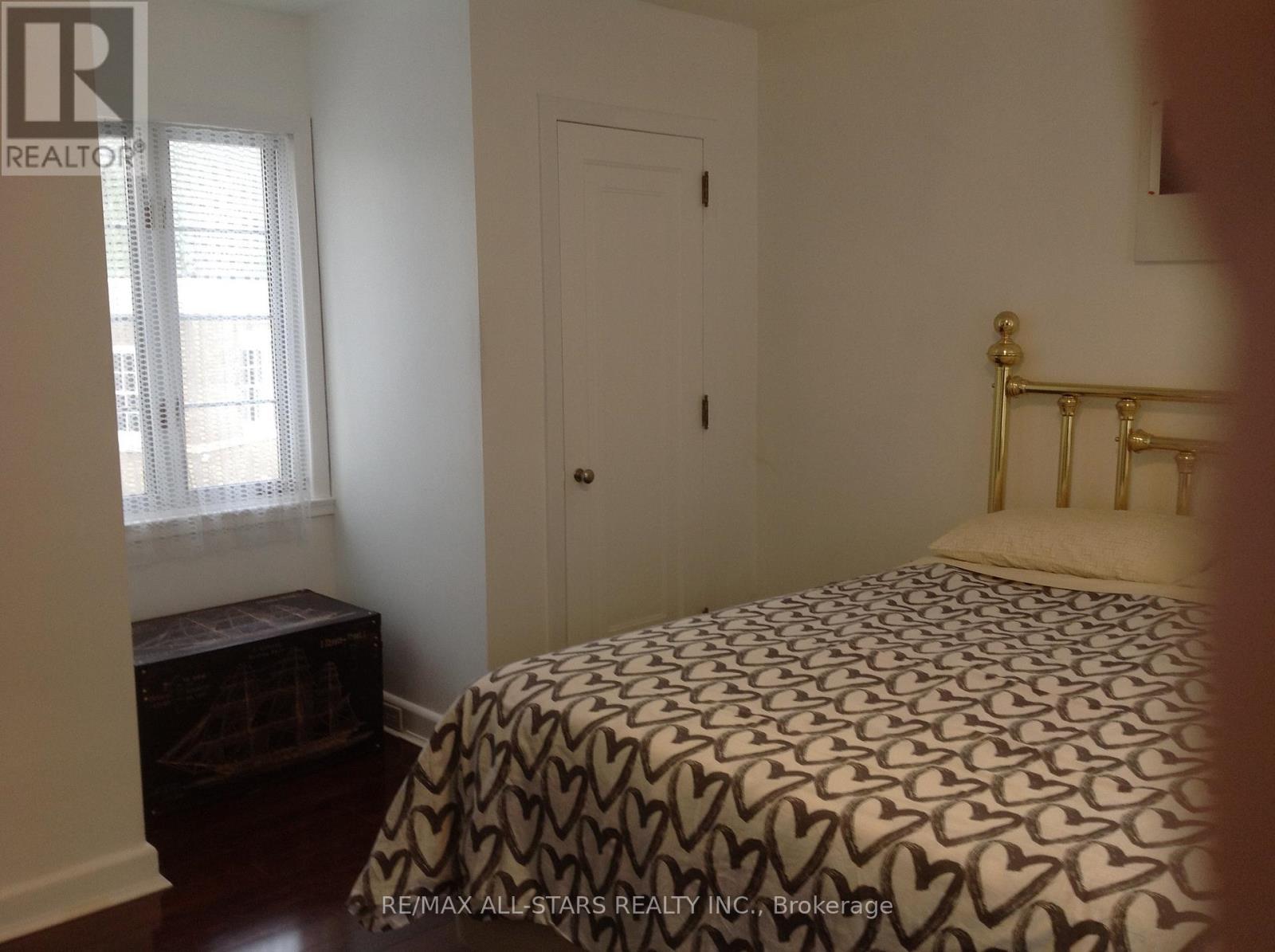 1 St James Place, Hamilton, ON - Indoor Photo Showing Bedroom