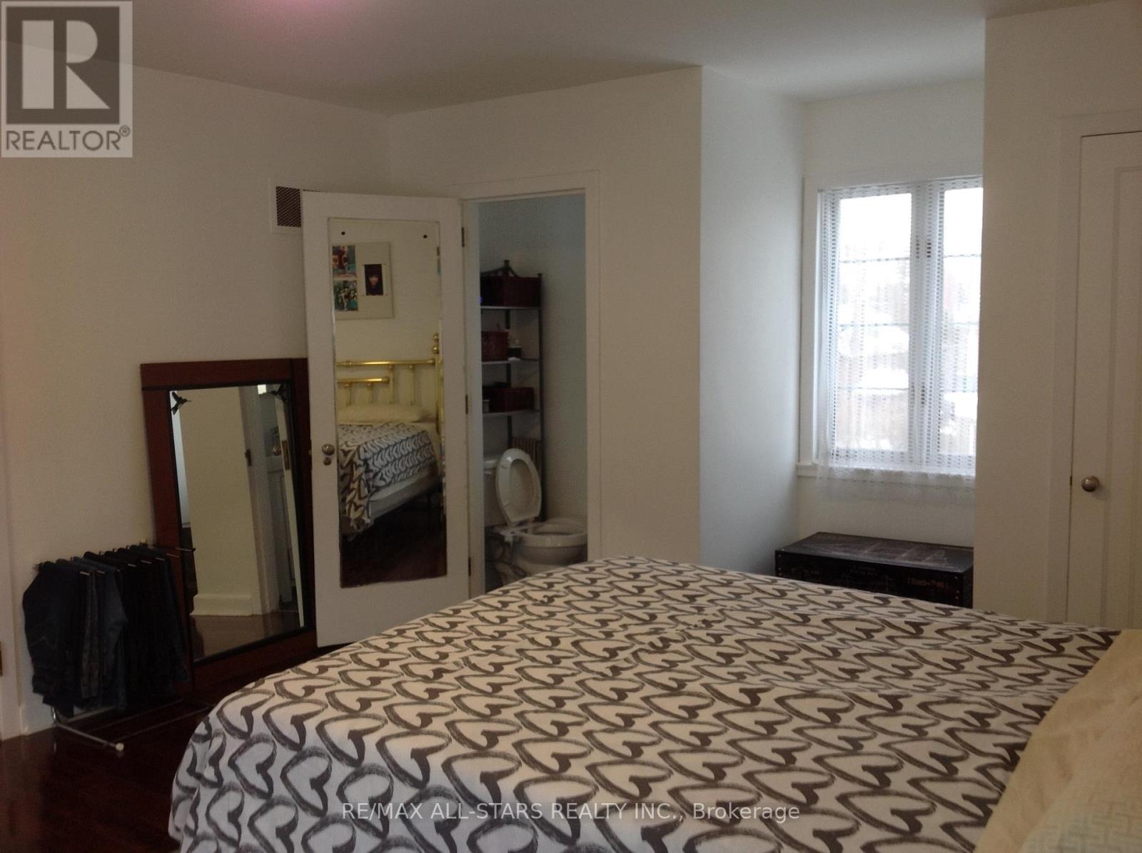 1 St James Place, Hamilton, ON - Indoor Photo Showing Bedroom