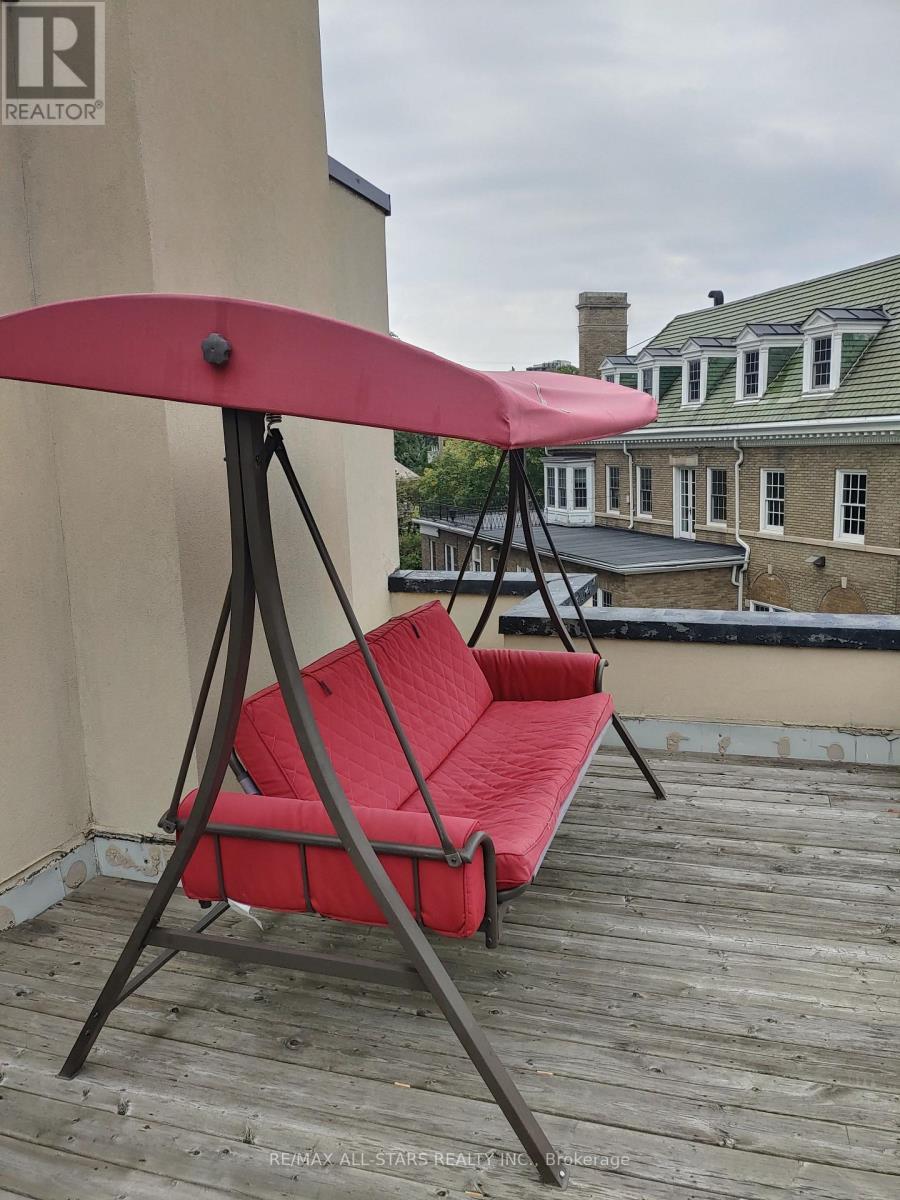 1 St James Place, Hamilton, ON - Outdoor