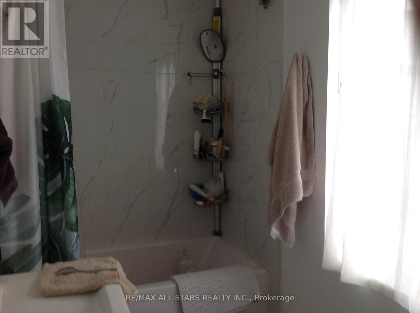 1 St James Place, Hamilton, ON - Indoor Photo Showing Bathroom