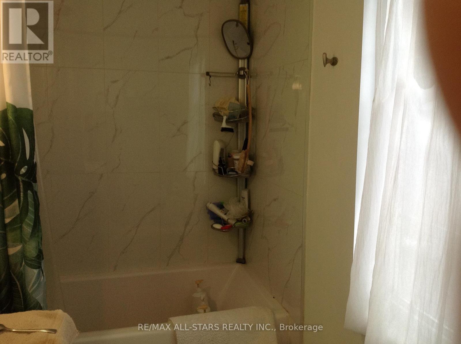 1 St James Place, Hamilton, ON - Indoor Photo Showing Bathroom