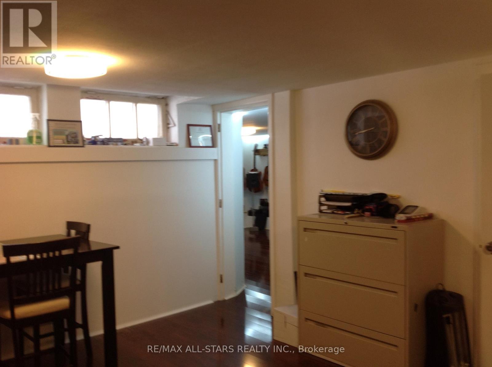 1 St James Place, Hamilton, ON - Indoor Photo Showing Other Room