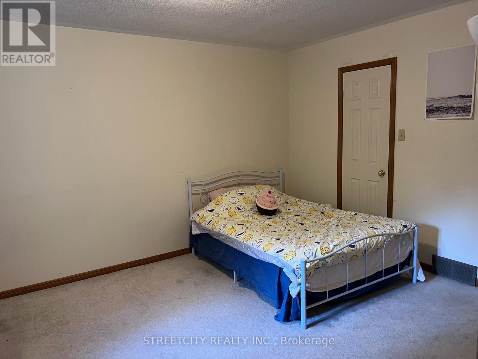 37 Jennifer Road, London North (North B), ON - Indoor Photo Showing Bedroom