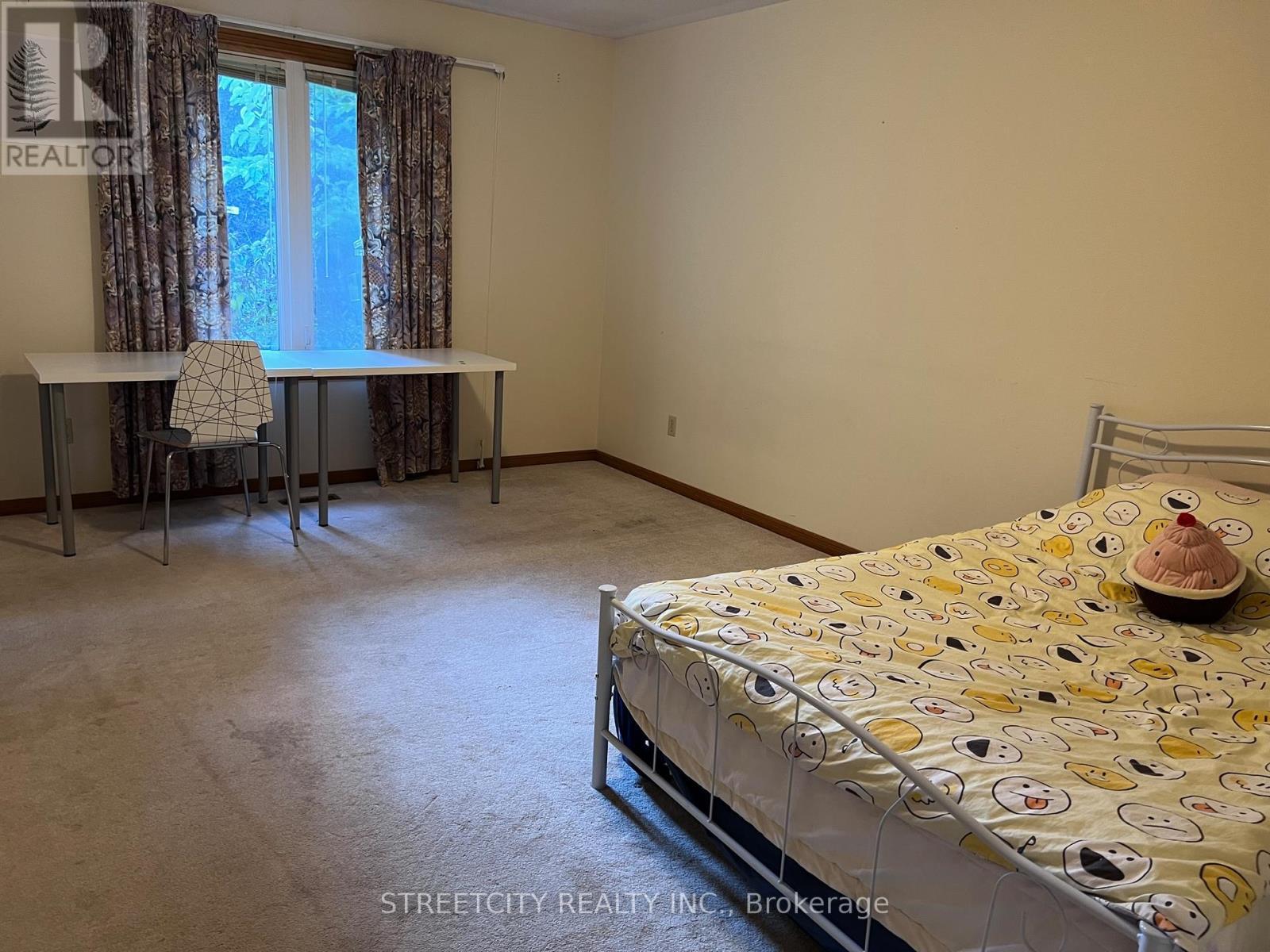 37 Jennifer Road, London North (North B), ON - Indoor Photo Showing Bedroom