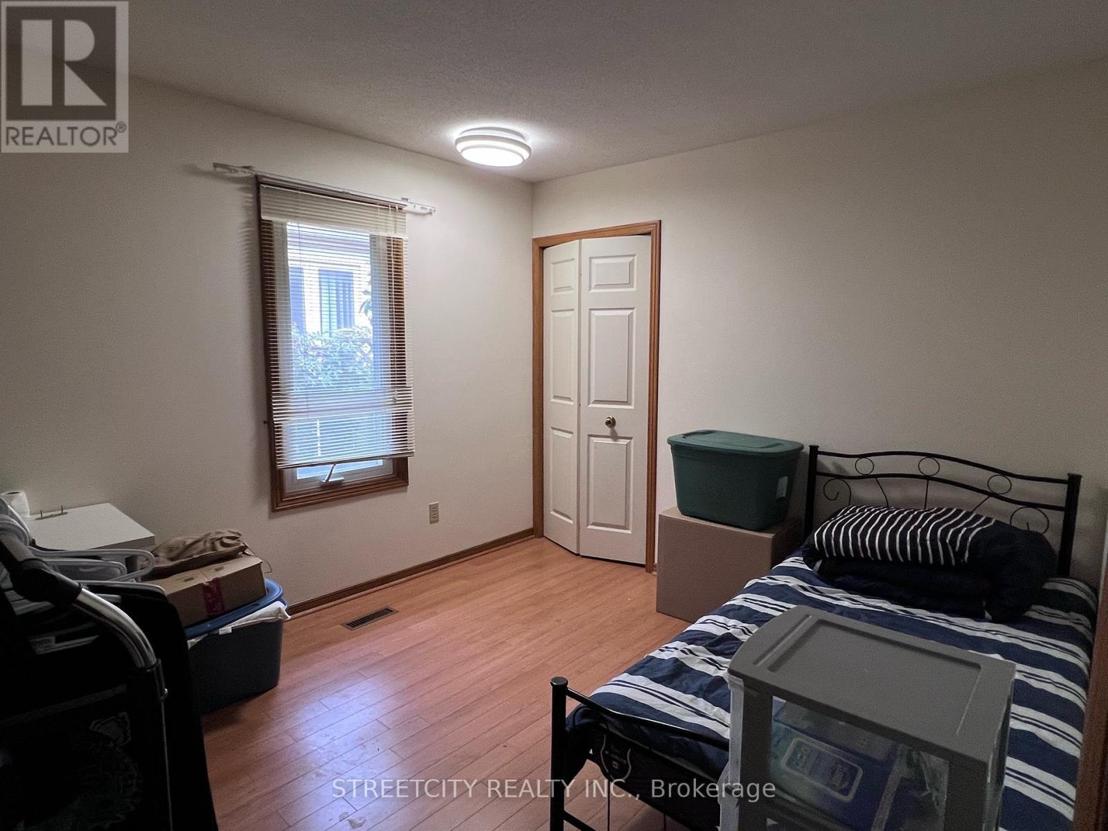37 Jennifer Road, London North (North B), ON - Indoor Photo Showing Bedroom