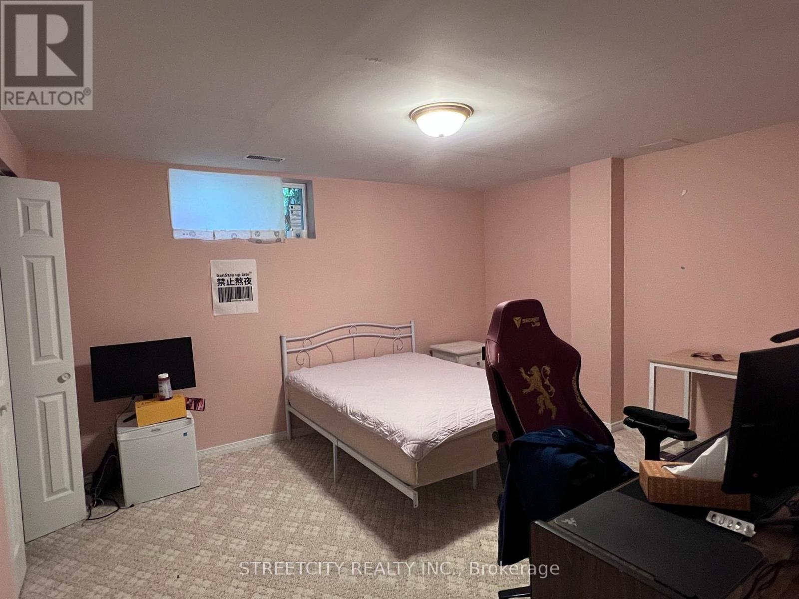 37 Jennifer Road, London North (North B), ON - Indoor Photo Showing Bedroom