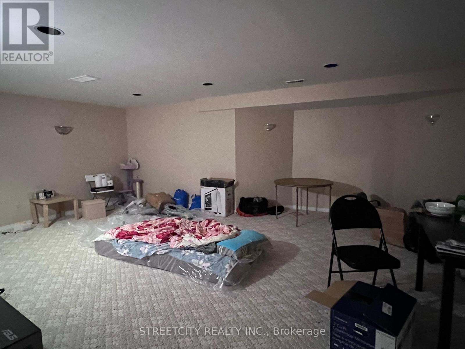 37 Jennifer Road, London North (North B), ON - Indoor Photo Showing Bedroom
