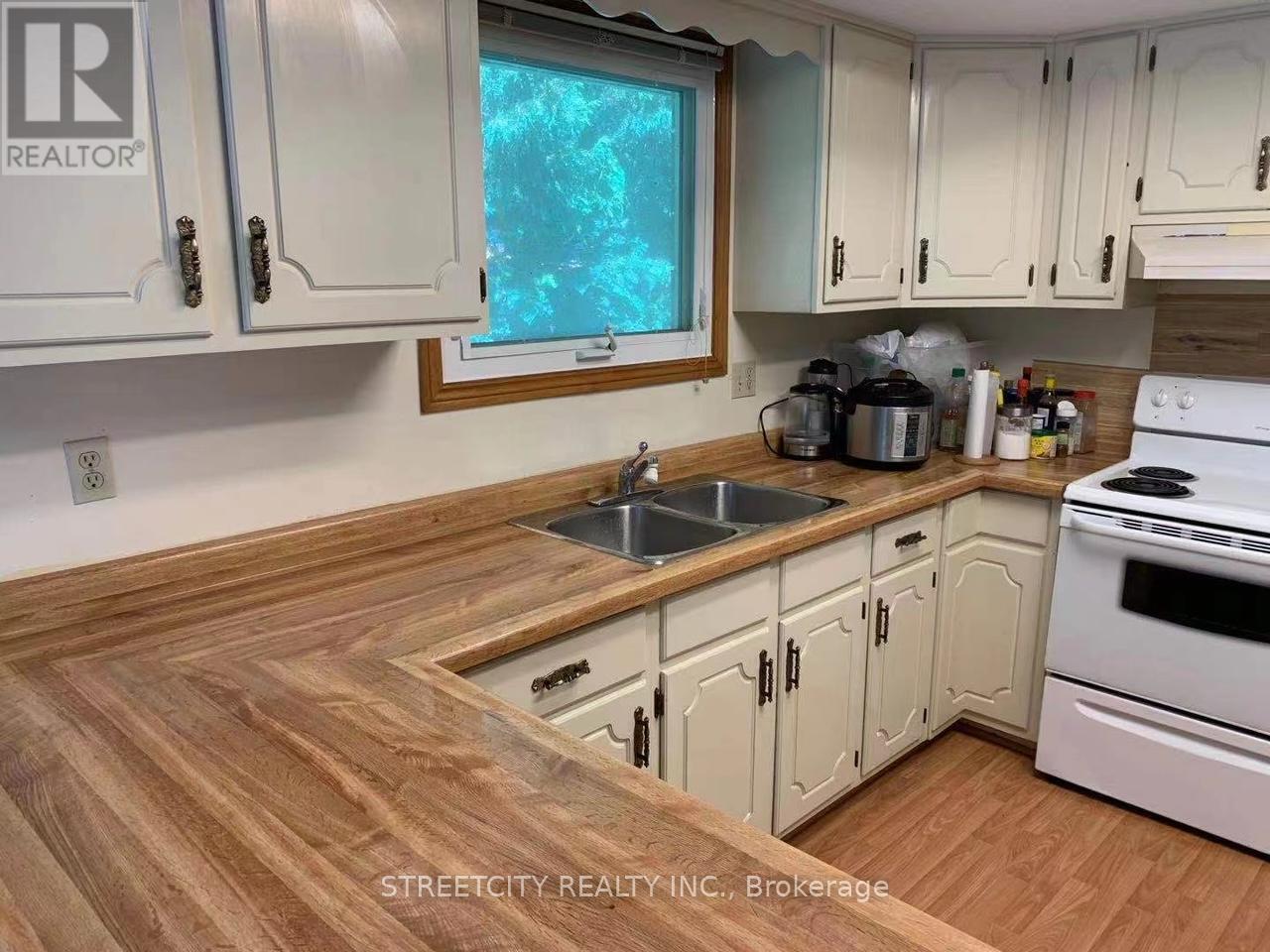 37 Jennifer Road, London North (North B), ON - Indoor Photo Showing Kitchen With Double Sink