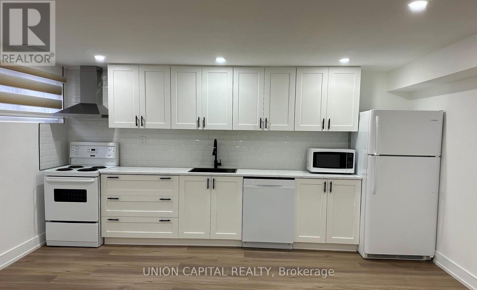 Bsmt - 29 Broadlands Boulevard, Toronto, ON - Indoor Photo Showing Kitchen