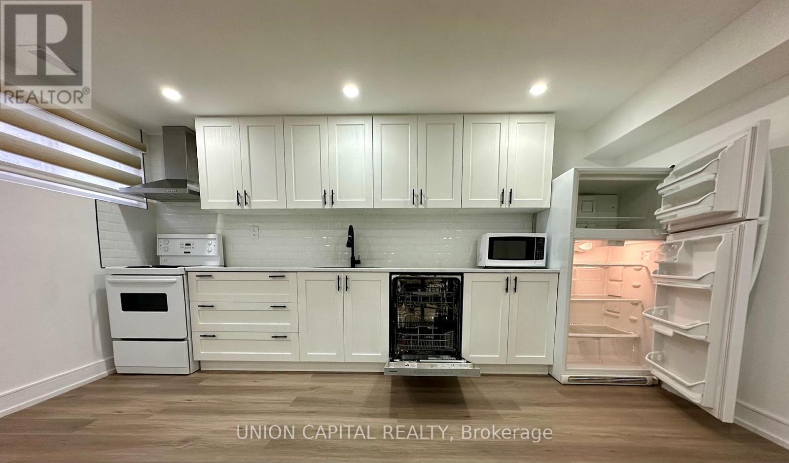 Bsmt - 29 Broadlands Boulevard, Toronto, ON - Indoor Photo Showing Kitchen