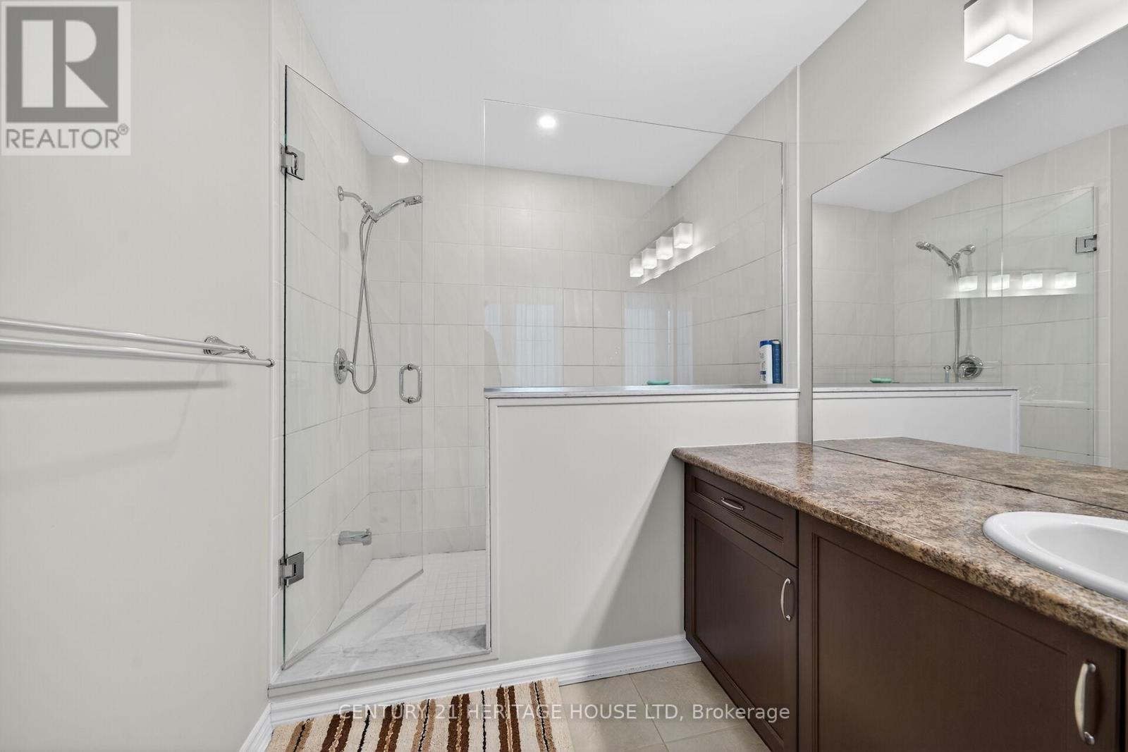 7 - 80 Willow Street, Brant, ON - Indoor Photo Showing Bathroom