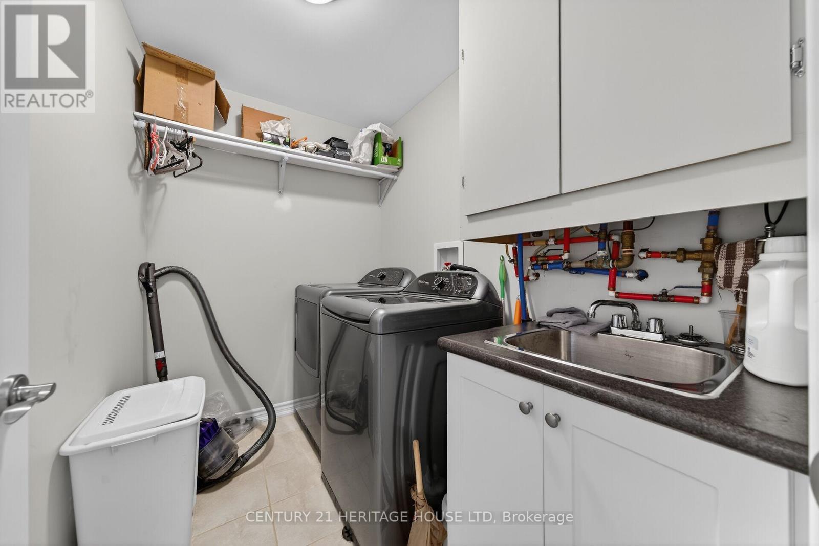 Laundry on second Level - 7 - 80 Willow Street, Brant, ON - Indoor Photo Showing Laundry Room