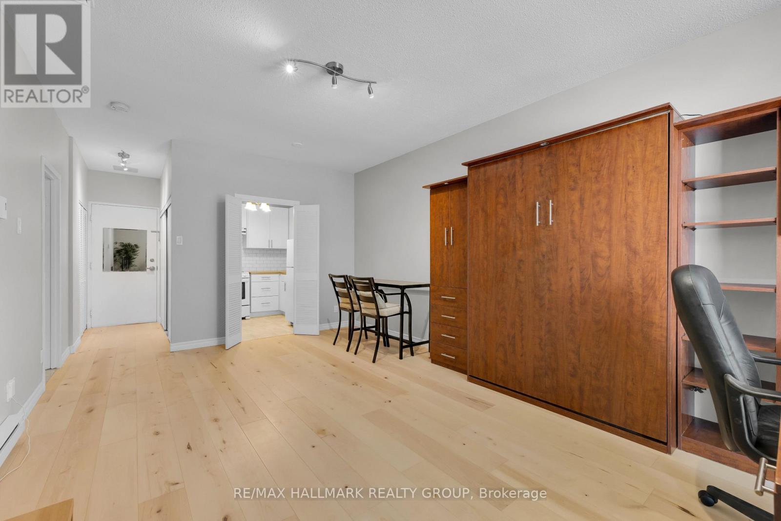 104 - 475 Laurier Avenue W, Ottawa, ON - Indoor