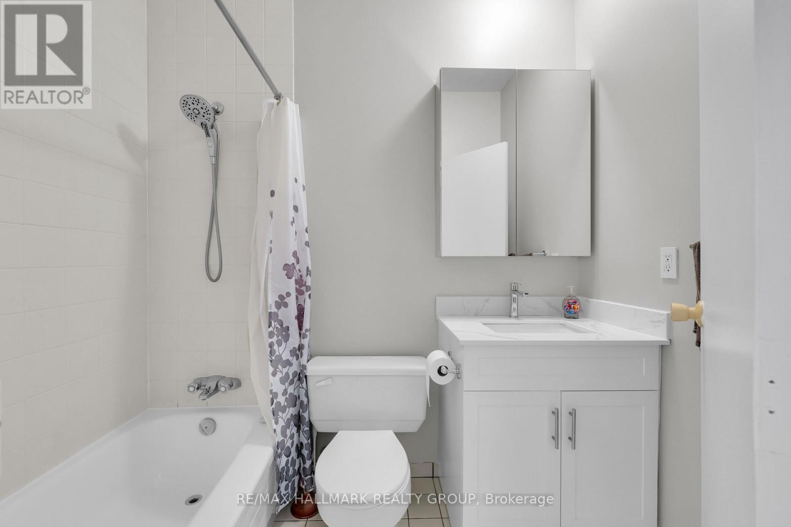 104 - 475 Laurier Avenue W, Ottawa, ON - Indoor Photo Showing Bathroom