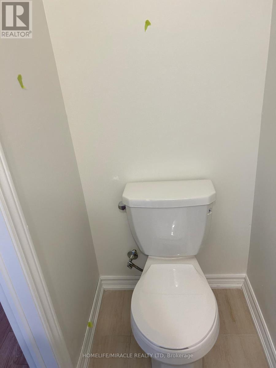 430 Okanagan Path, Oshawa, ON - Indoor Photo Showing Bathroom
