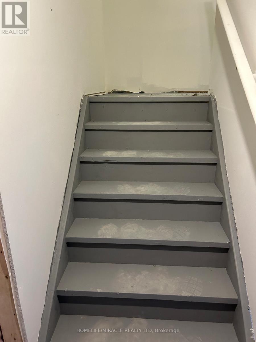 430 Okanagan Path, Oshawa, ON - Indoor Photo Showing Other Room