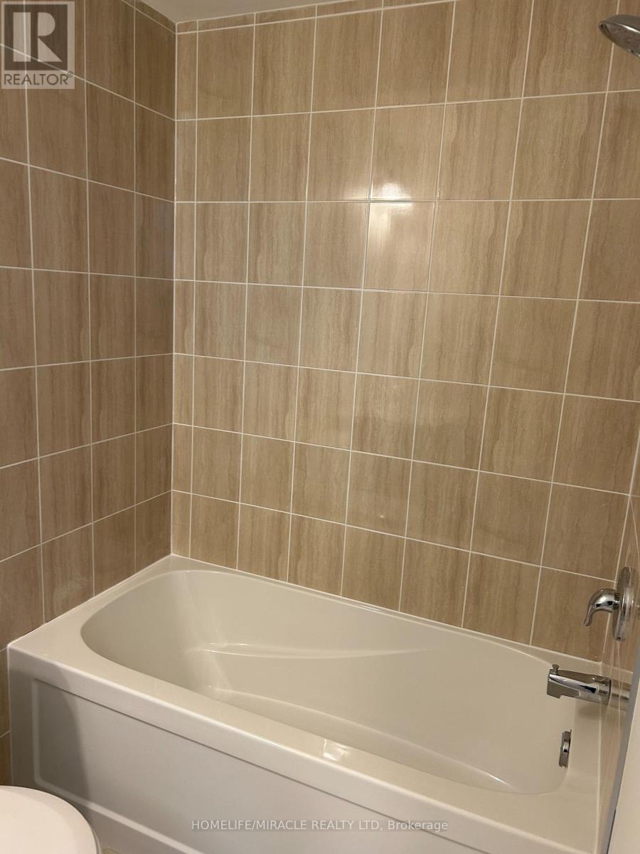 430 Okanagan Path, Oshawa, ON - Indoor Photo Showing Bathroom