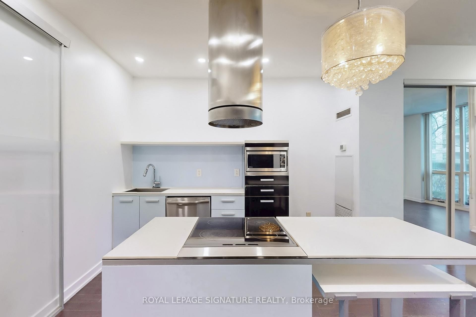 G07-38 Dan Leckie Way, Toronto, ON - Indoor Photo Showing Kitchen