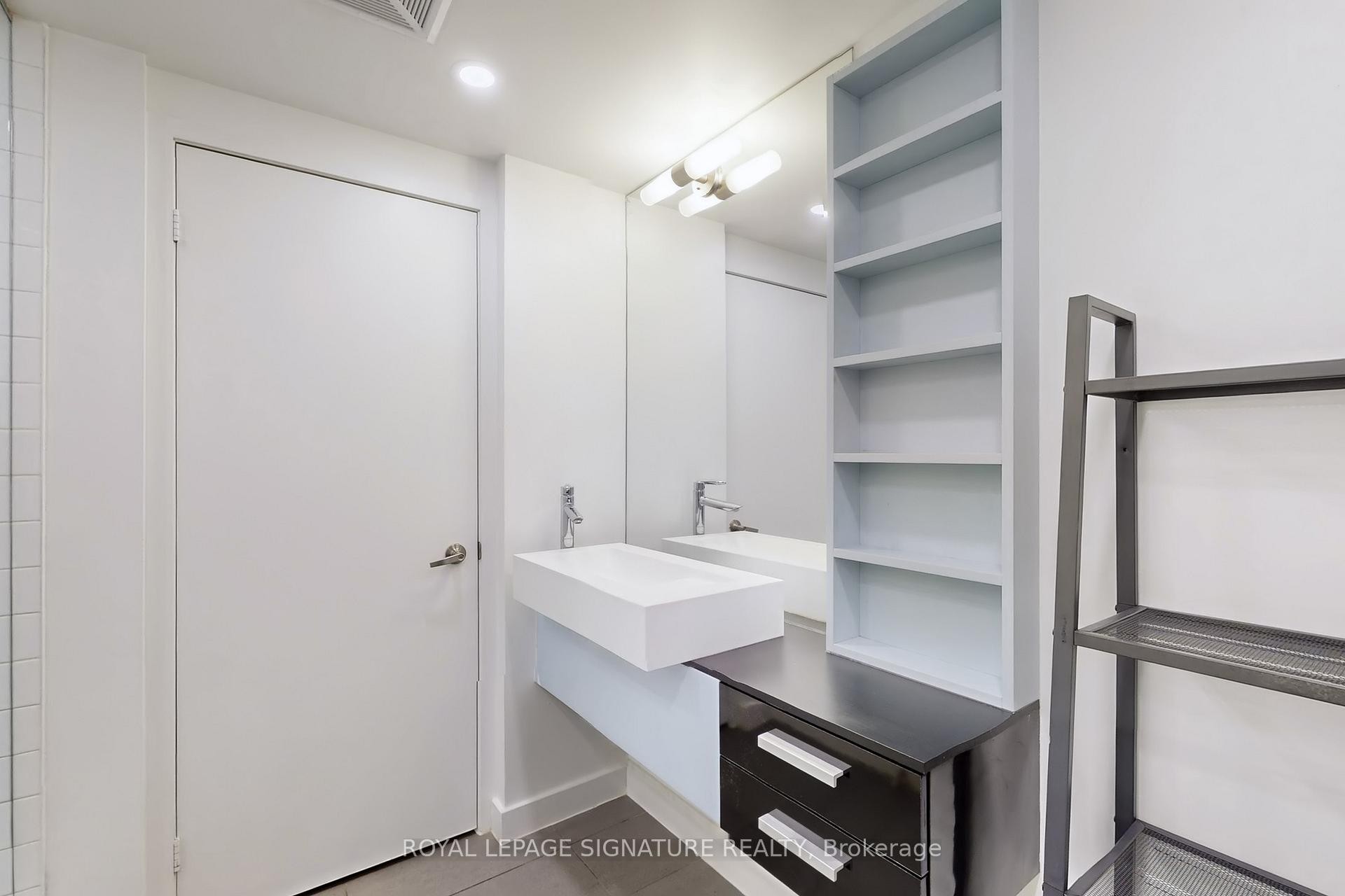 G07-38 Dan Leckie Way, Toronto, ON - Indoor