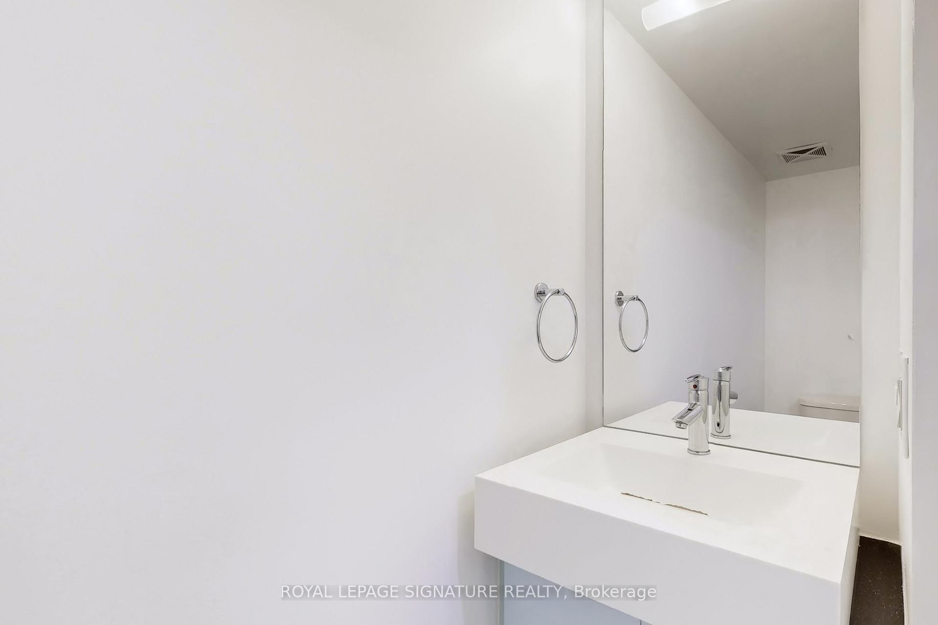 G07-38 Dan Leckie Way, Toronto, ON - Indoor Photo Showing Bathroom