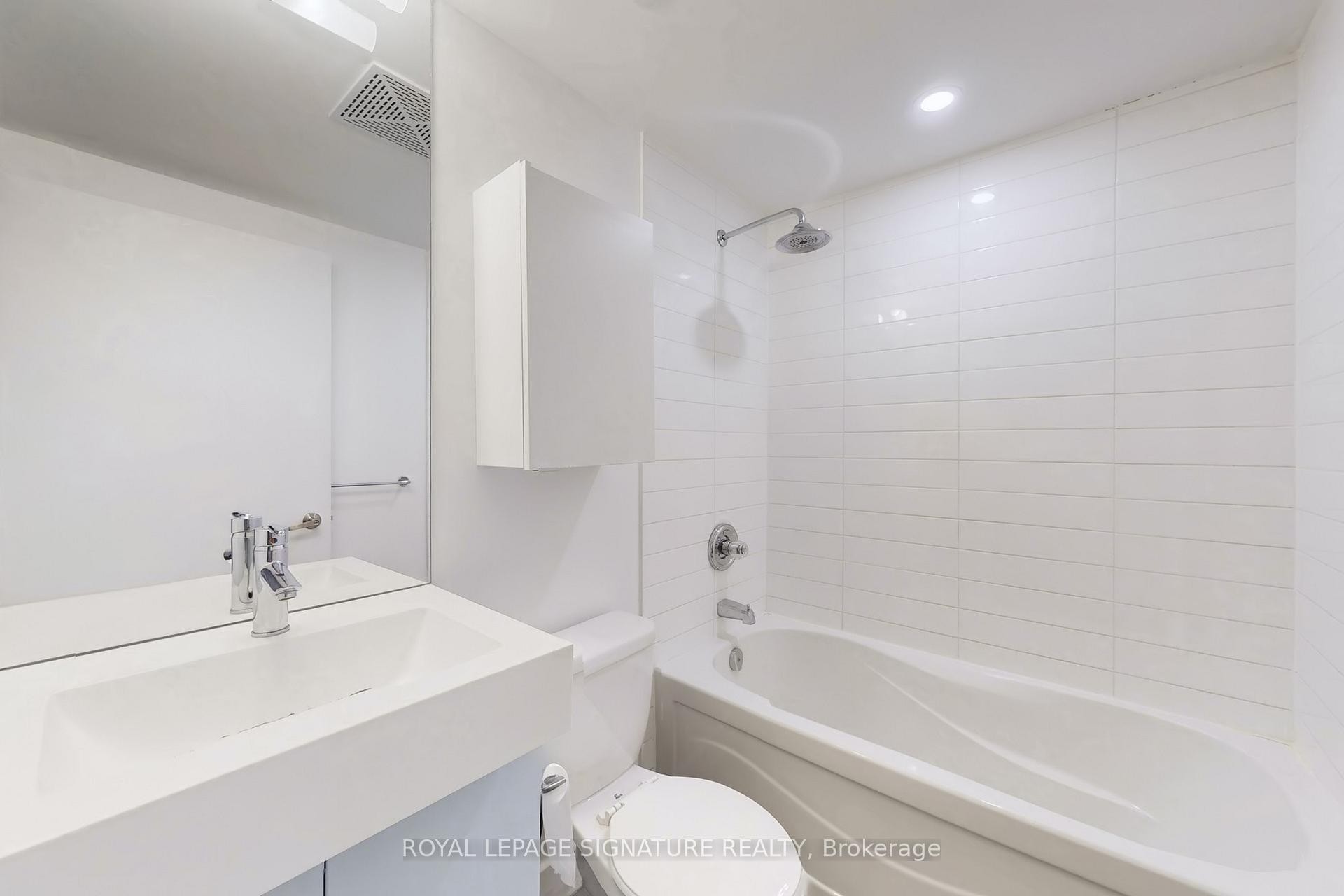 G07-38 Dan Leckie Way, Toronto, ON - Indoor Photo Showing Bathroom