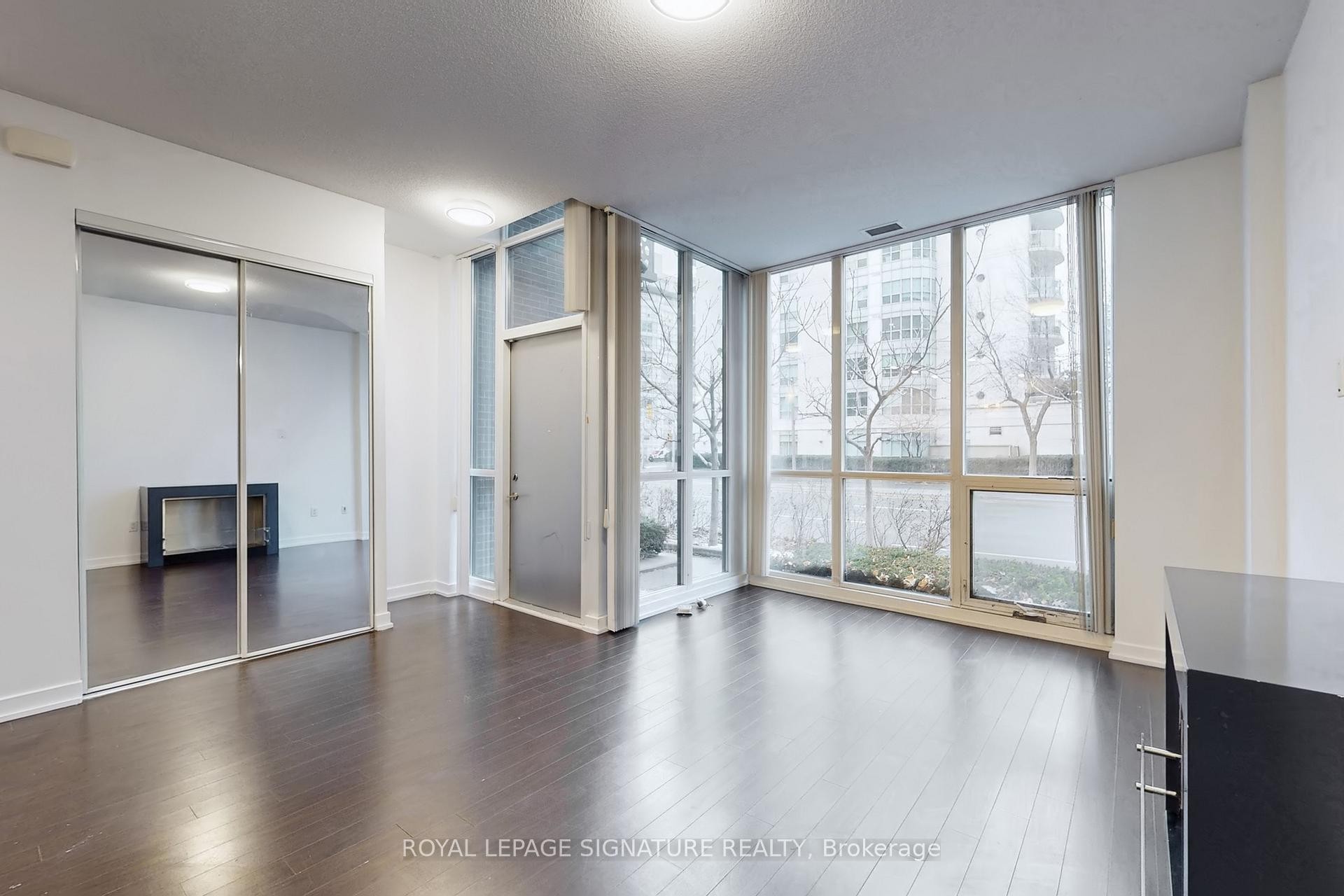 G07-38 Dan Leckie Way, Toronto, ON - Indoor Photo Showing Other Room