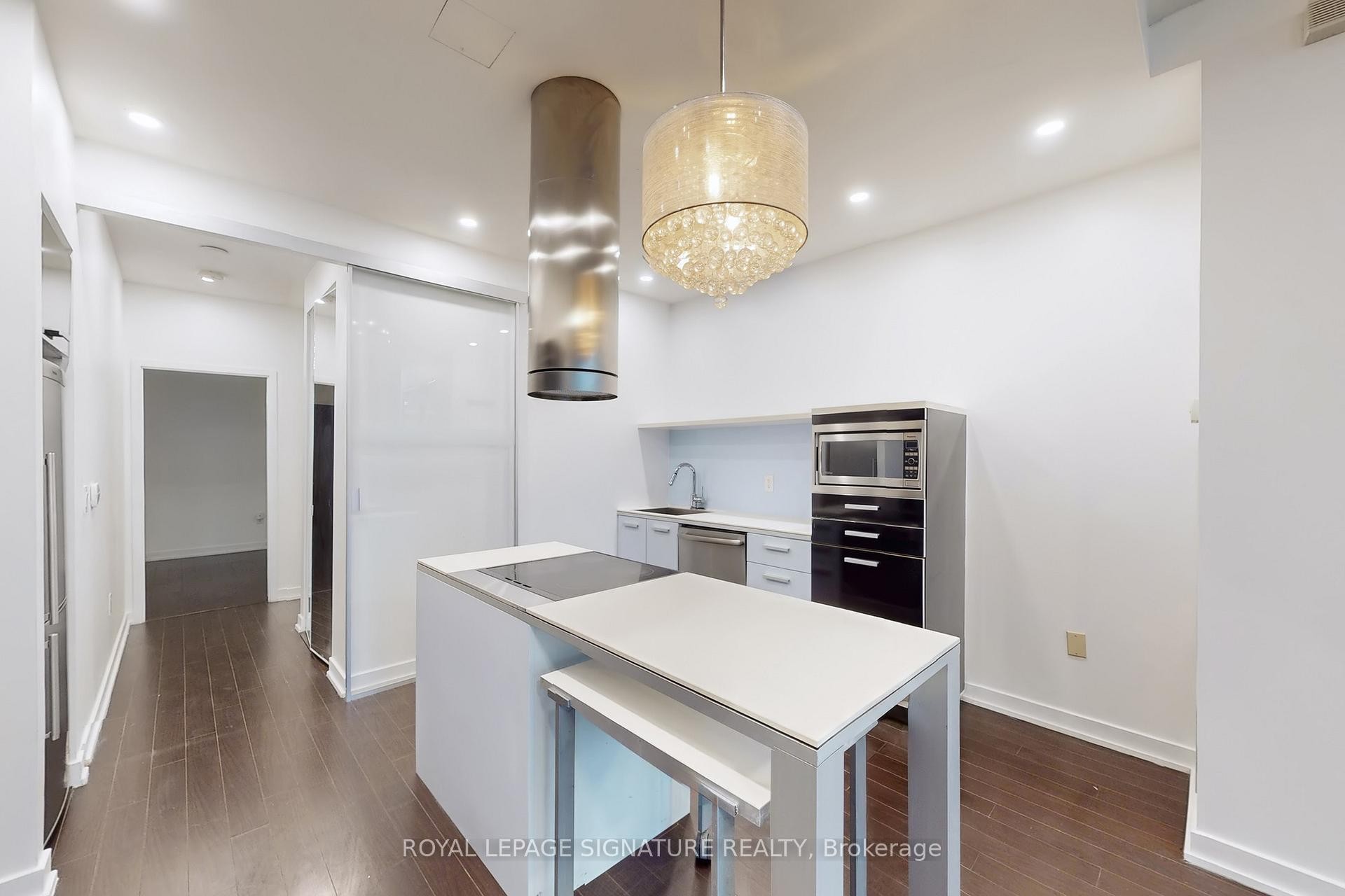 G07-38 Dan Leckie Way, Toronto, ON - Indoor Photo Showing Kitchen
