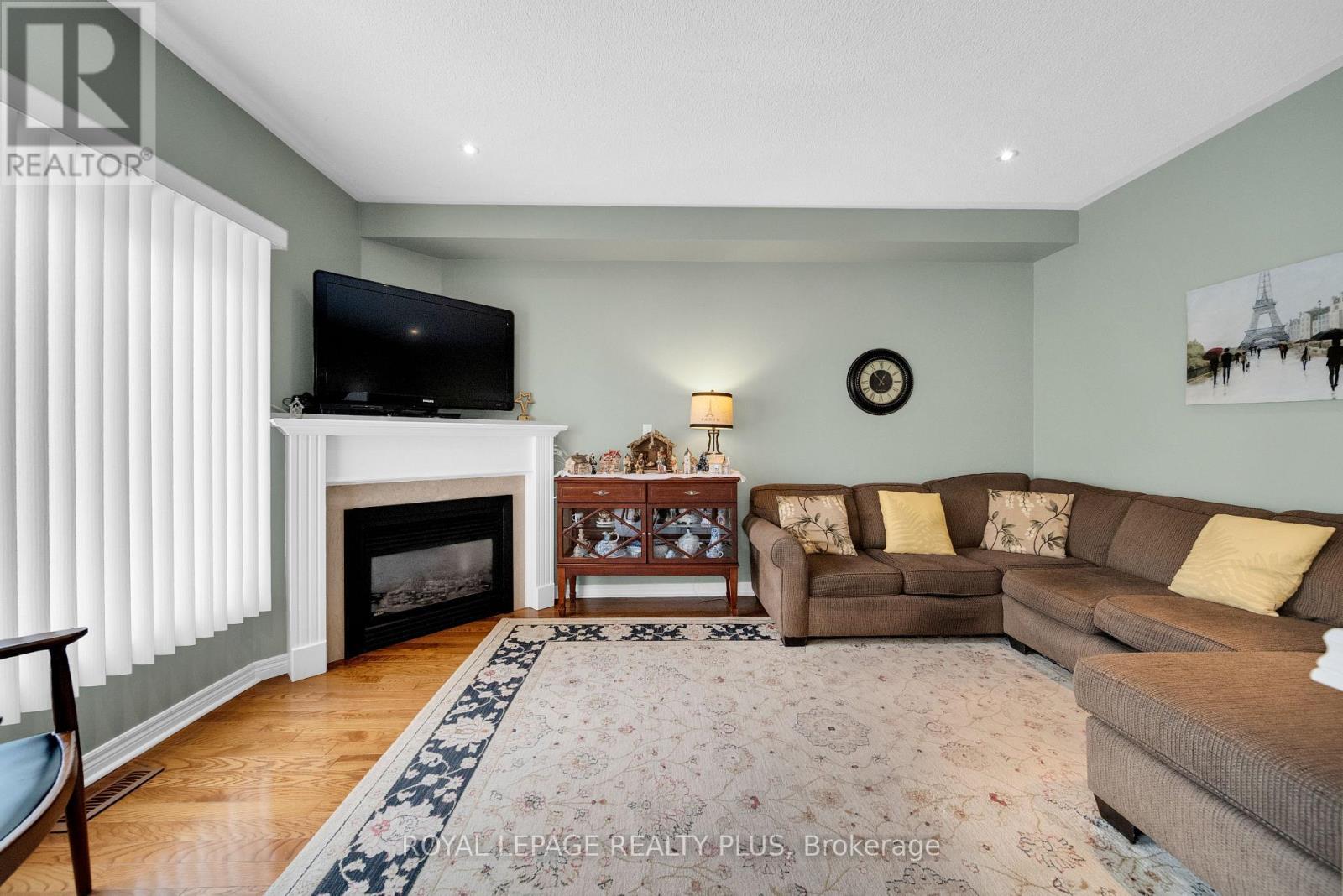 6323 Lisgar Drive, Mississauga, ON - Indoor Photo Showing Living Room With Fireplace