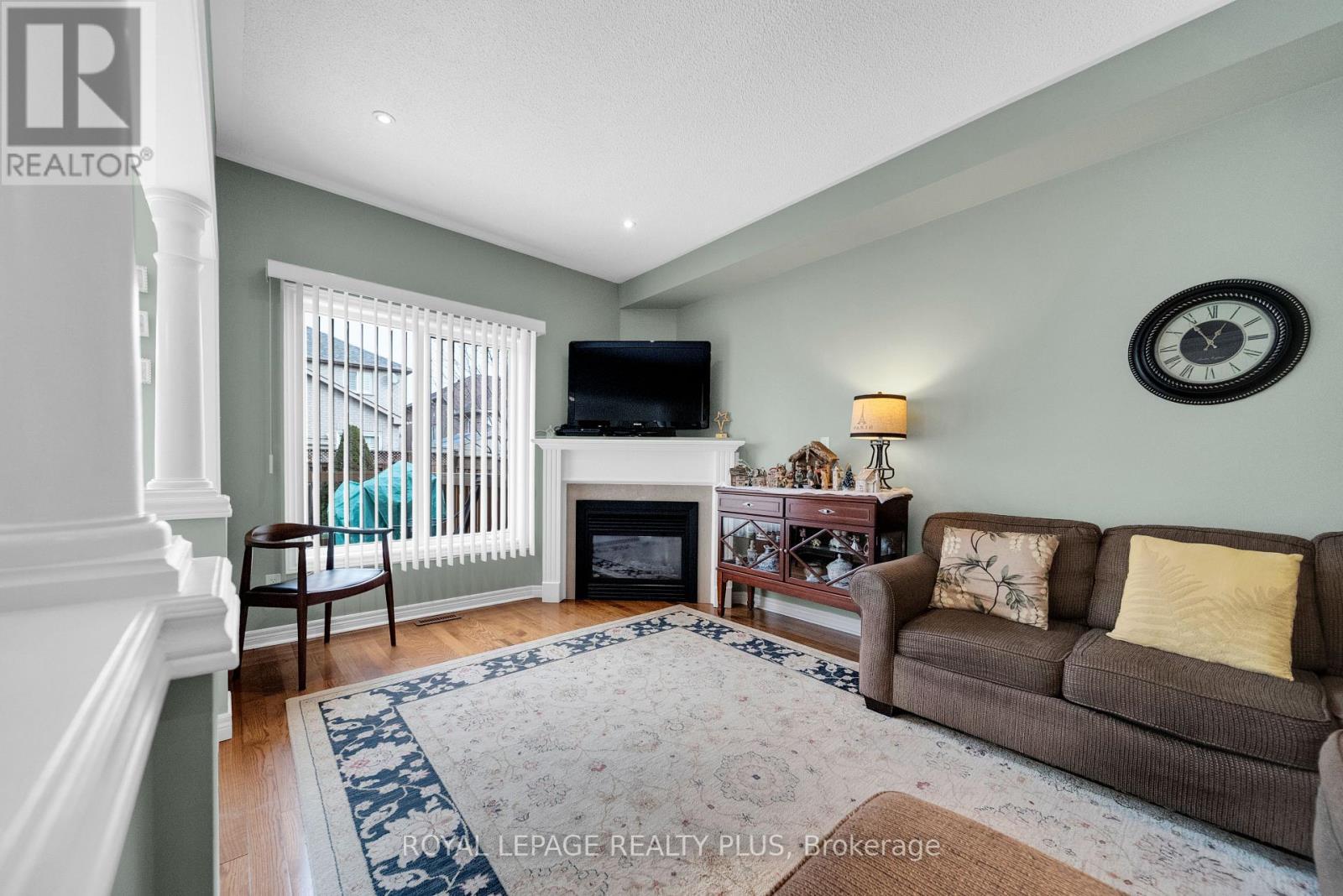 6323 Lisgar Drive, Mississauga, ON - Indoor Photo Showing Living Room With Fireplace